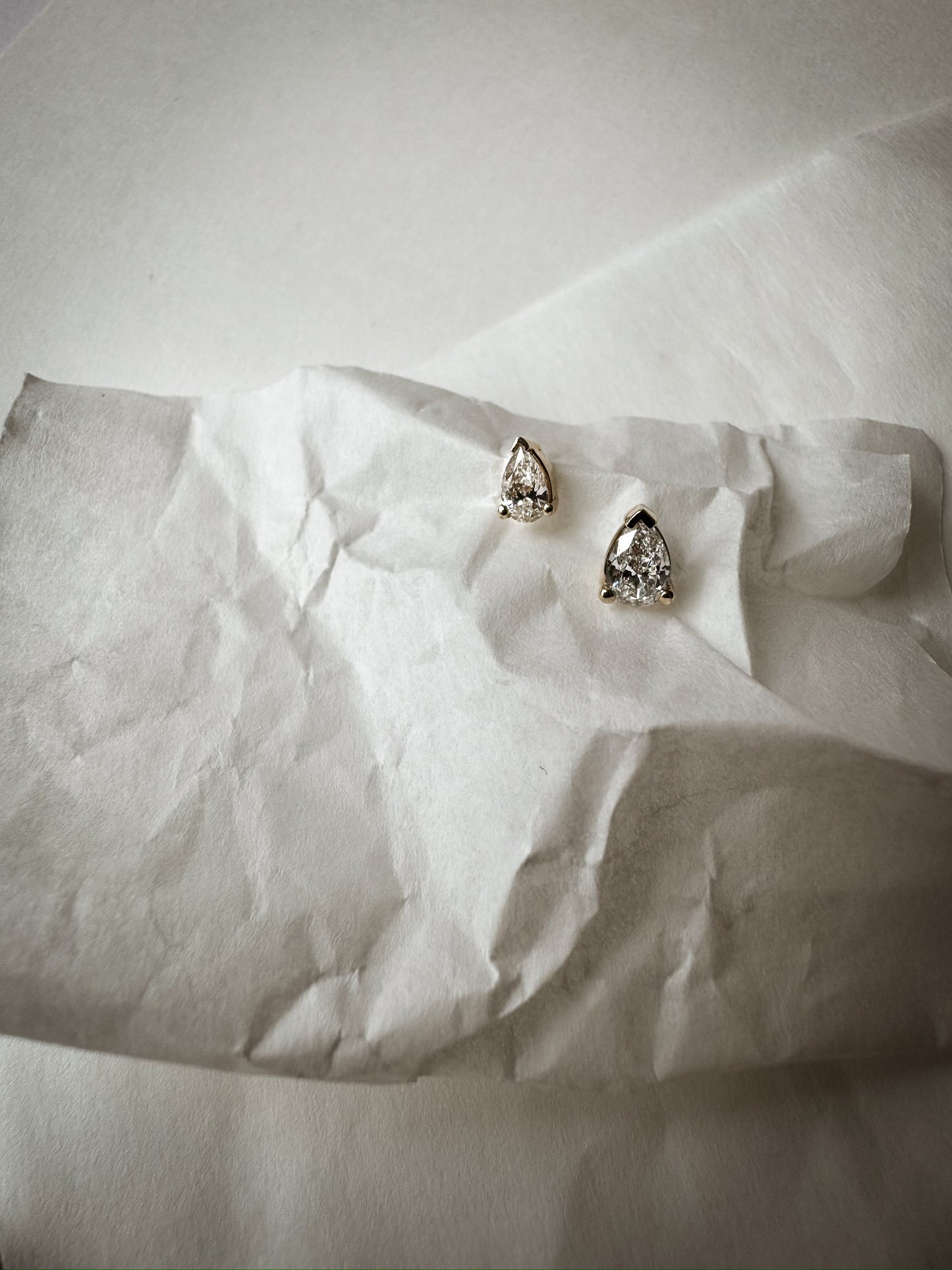 Medium pear cut diamond stud 14K Gold (0.20 ct.) | Single