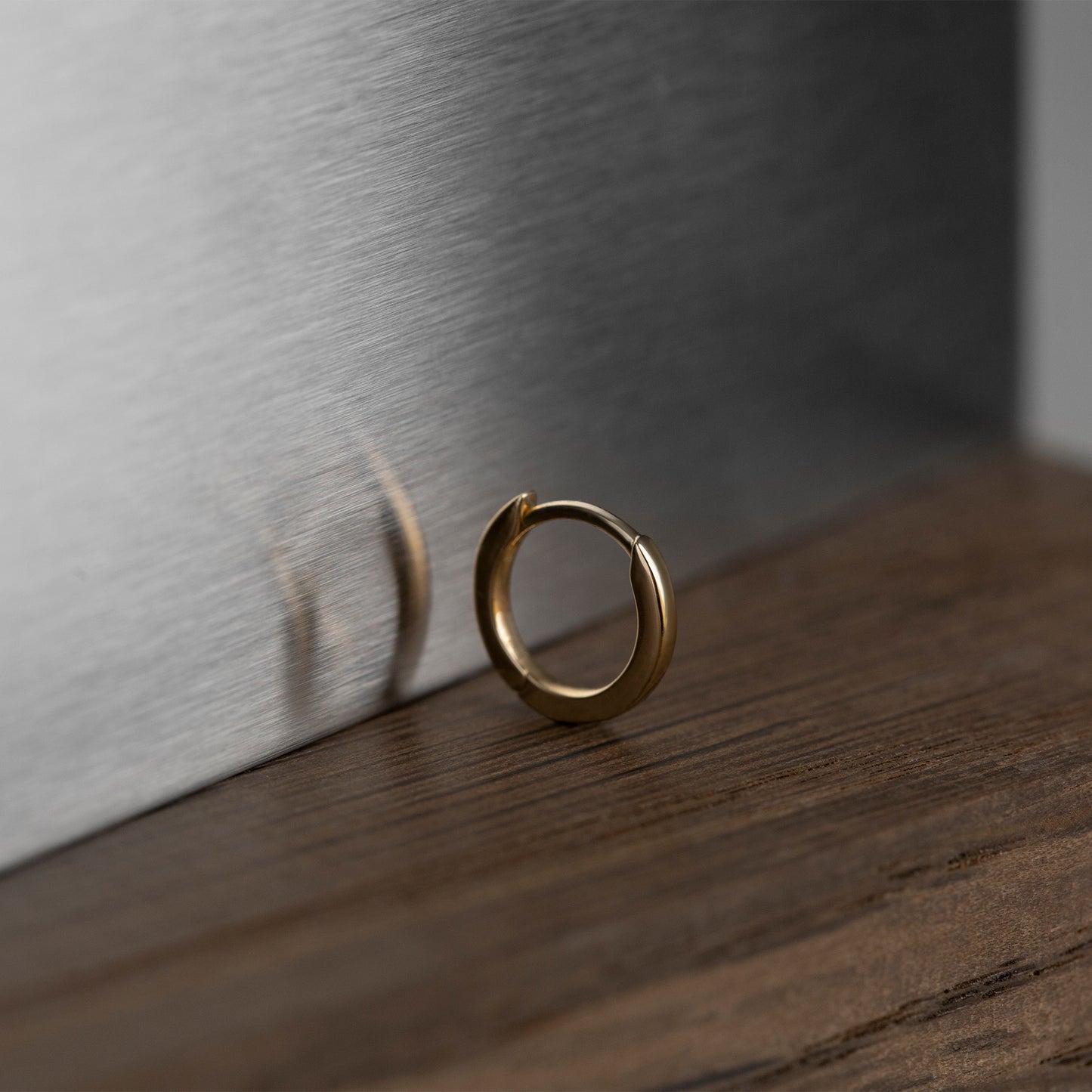 Tiny Huggies 14K Gold | Single