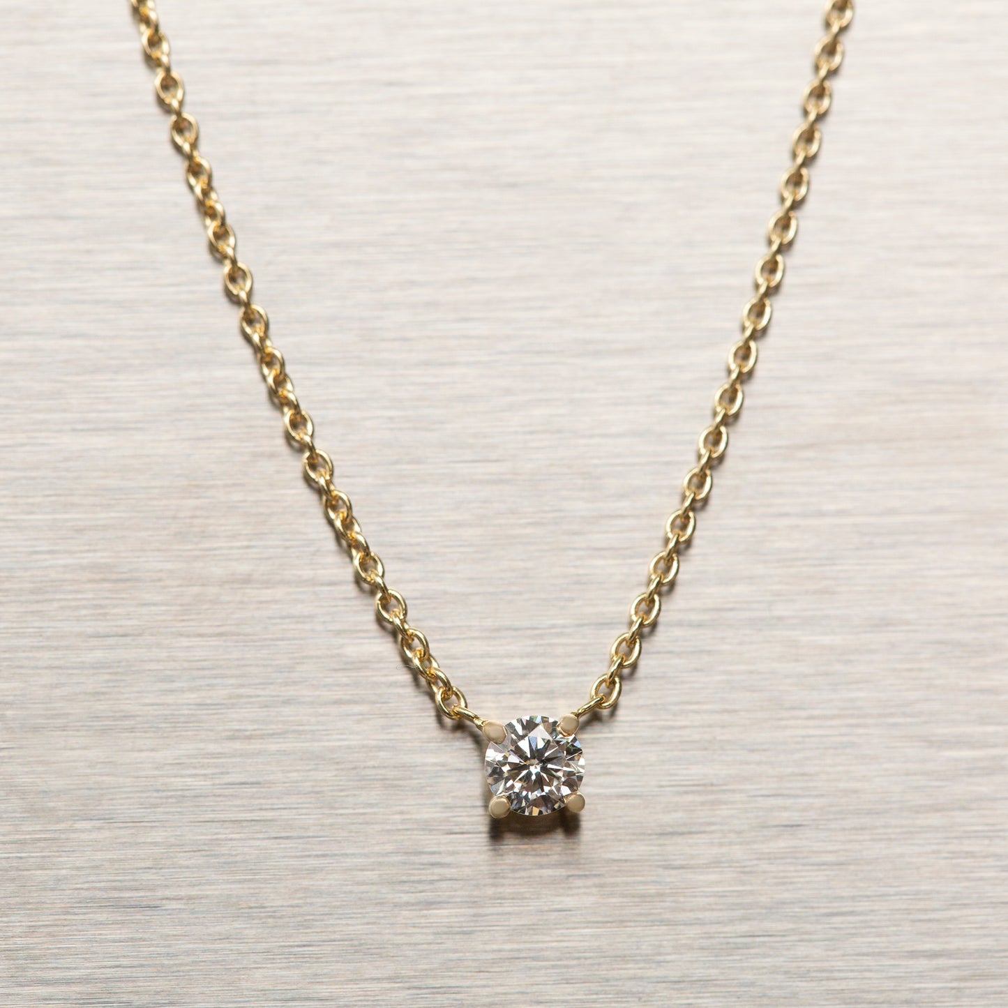 Medium Prong Diamond Necklace 14K Gold (0.10 ct.)