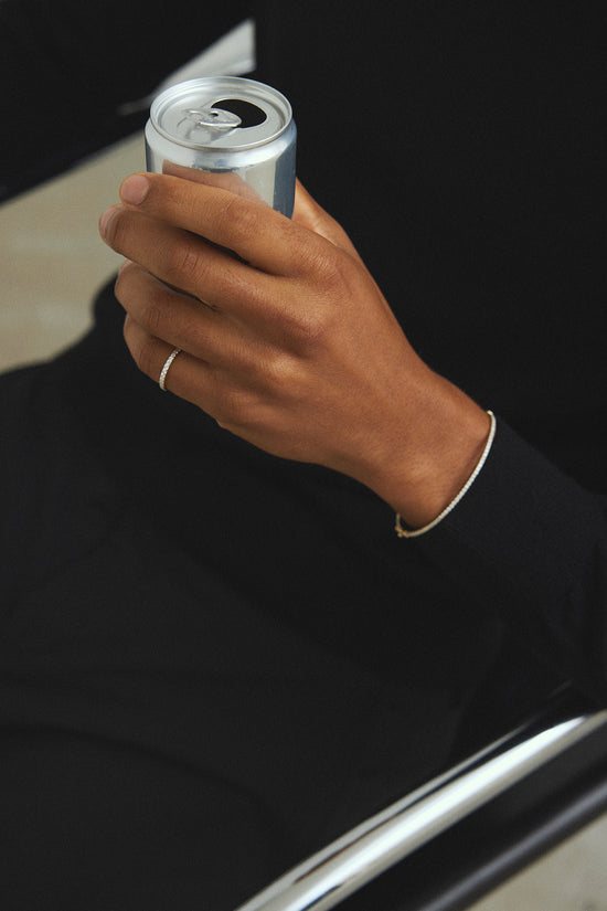 What is a tennis bracelet?