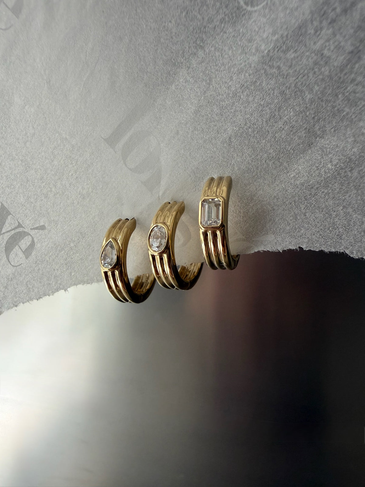 Ribbed Oval Lab-grown Diamond Hoops - 14K Yellow Gold (0.10 ct.) | Single
